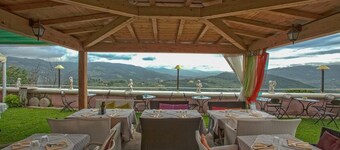 The Castle: Medieval Apartment in Montecatini Alto, between Florence and Pisa