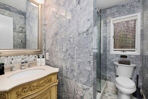 Cabin, Private Bathroom (Blackwood Chalet) | Bathroom - Blackwood Chalet (Nellysford)