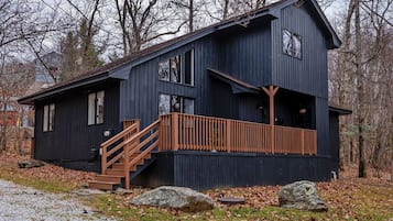 Huisje, privébadkamer (Blackwood Chalet) | Exterieur