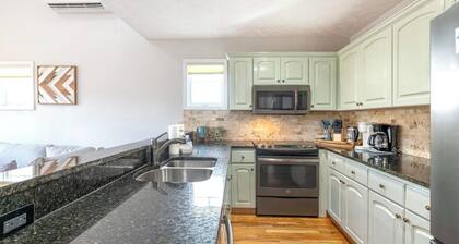 Hawks Peak 406- Mtn Condo, Top Floor, Mtn View, Modern, Near Attractions