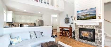 Smart TV, fireplace