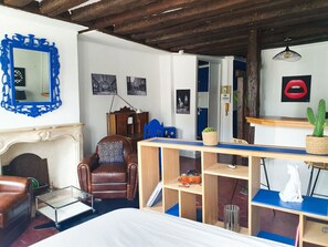 Desk, iron/ironing board, travel crib, WiFi