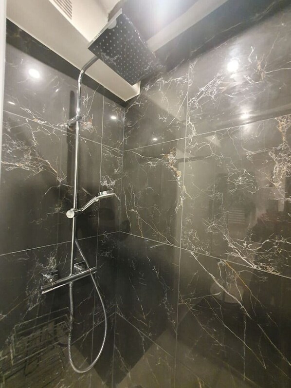 Haartrockner, Handtücher