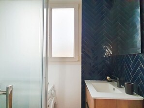 Hair dryer, towels
