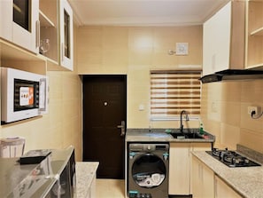 Deluxe Apartment, Balcony, City View | Private kitchen