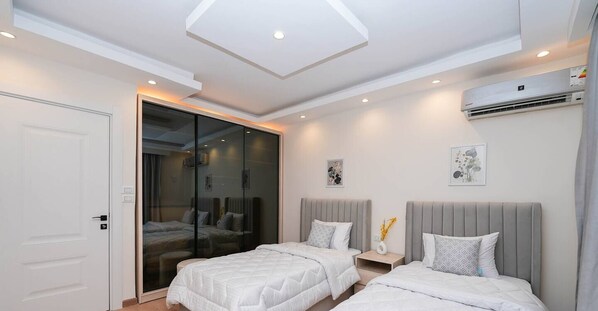 2 bedrooms, iron/ironing board, WiFi, bed sheets - Cozy 2BR Special Garden -Sokón R.-

 ( Cairo Governorate)