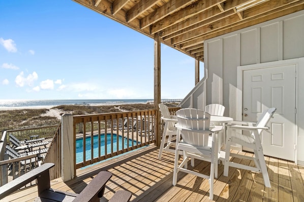 Outdoor dining - Hypnautic East (Gulf Shores)