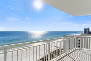 A balcony with a view of the ocean and a building in the distance. - Palacio 1204 (Pensacola)