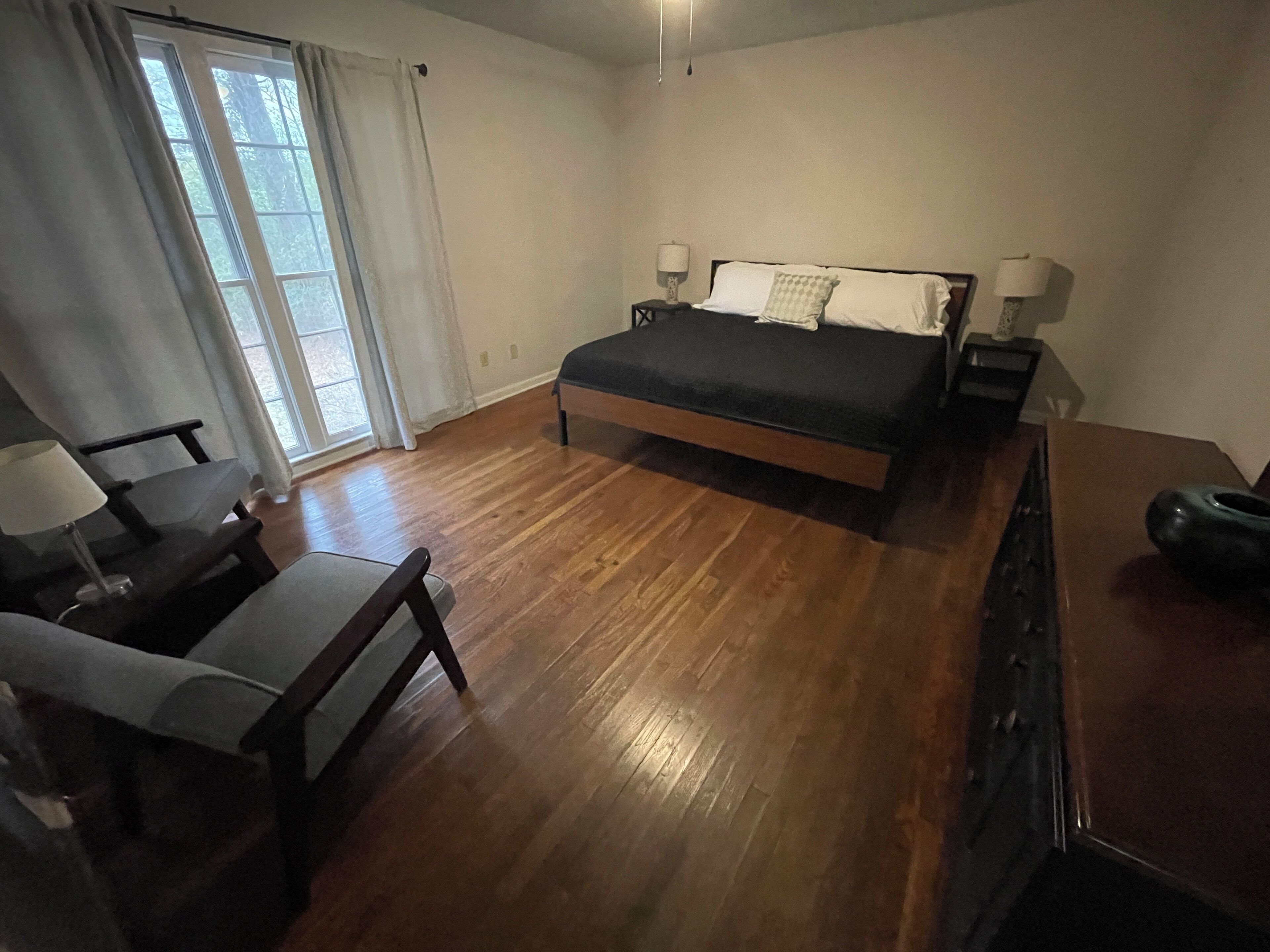 4 makuuhuonetta, silitysrauta/-lauta, Wi-Fi, vuodevaatteet