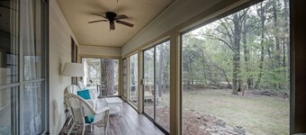 4BR City Retreat w/ Fire Pit, BBQ & Free Parking