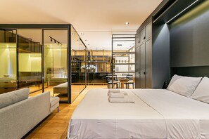 Iron/ironing board, internet, bed sheets