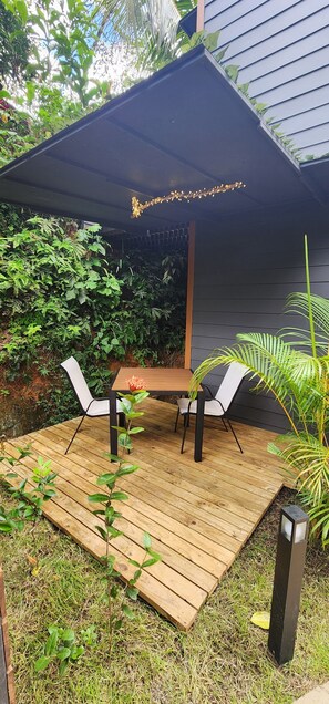 Standard Double Room, Garden View | Living area