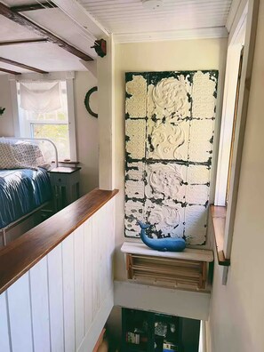 2 bedrooms, in-room safe, iron/ironing board, travel cot - The Surry House

 (Surry)