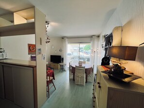 Dining - Les pimprenelles, 50m from the ocean (Saint-Jean-de-Monts)