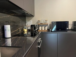 Mikrowelle, Ofen, Herdplatte, Geschirrspüler