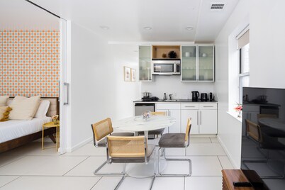 Beautiful 2 beds Apt in Midtown NYC #401