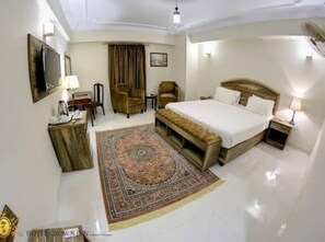 Deluxe Double Room | Soundproofing, iron/ironing board, free WiFi