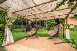 Terrace/patio - Romantic chalet with double bathtub in Brumadinho 30 minutes from BH. Pet friendly (Brumadinho)