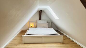 2 chambres, bureau, fer et planche à repasser, lit parapluie