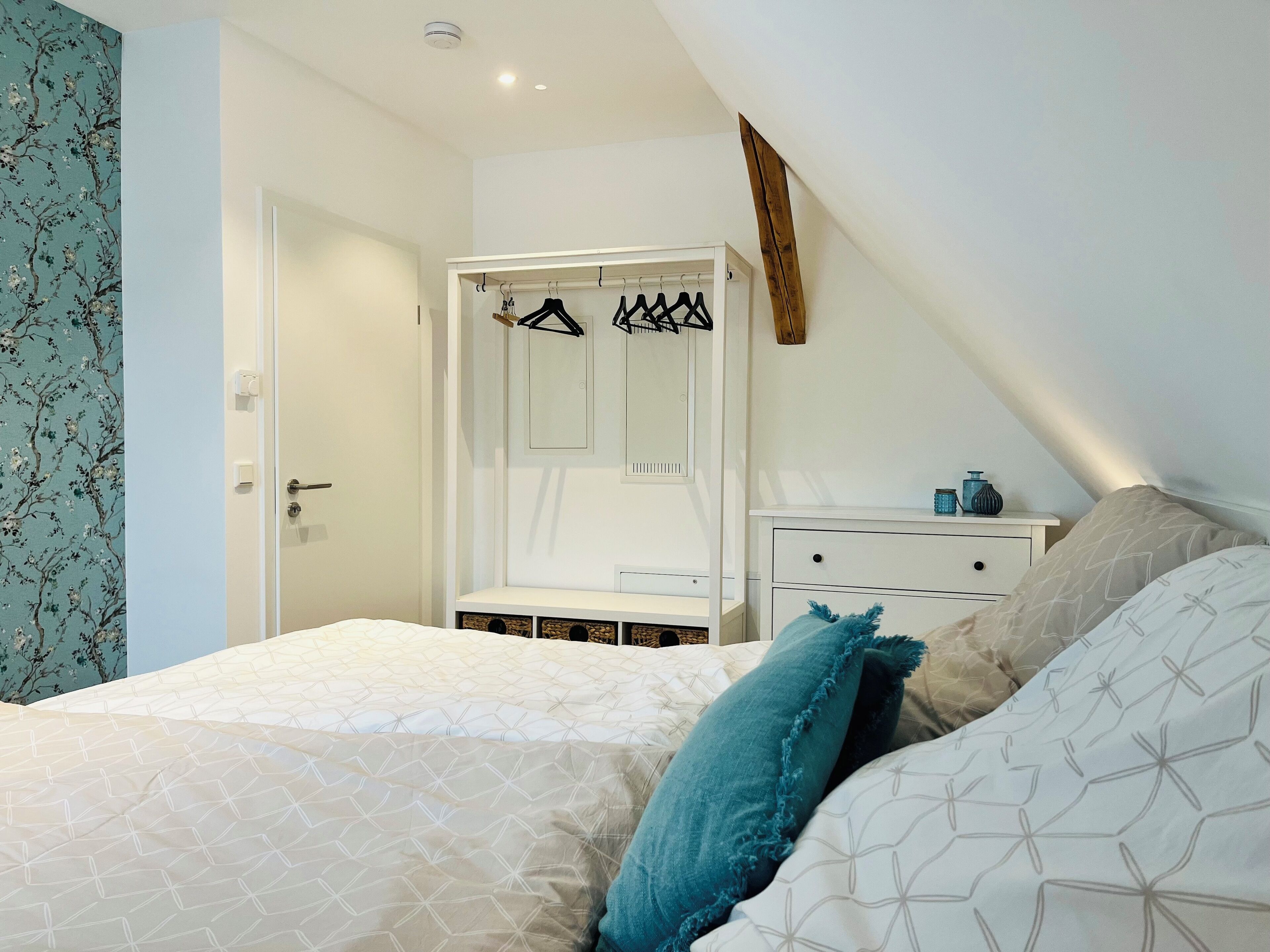 2 Schlafzimmer, Schreibtisch, Bügeleisen/Bügelbrett, Reisekinderbett