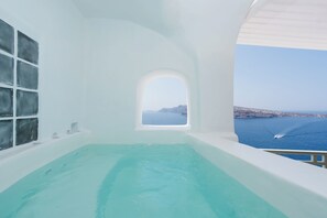 Outdoor spa tub - Summer Lovers Villa our new Getaway proposal with Caldera View (Thira - Santorini)