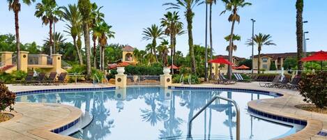 Een verwarmd zwembad