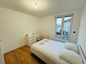 1 bedroom, desk, WiFi, bed sheets - La Suite Carteret | Centre-ville (Reims)
