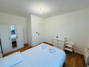 1 bedroom, desk, WiFi, bed sheets