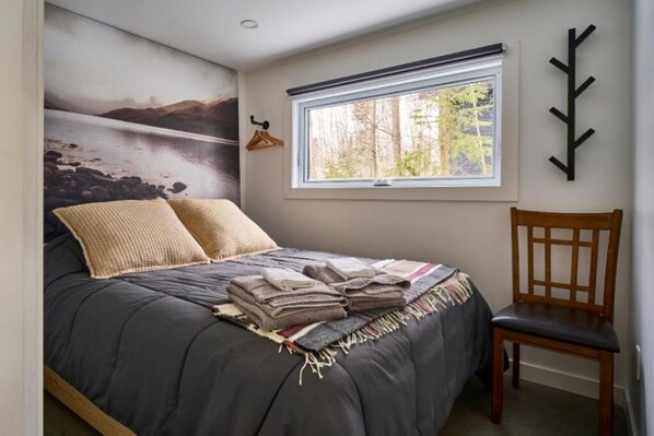 2 bedrooms, iron/ironing board, WiFi