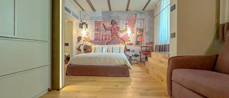 Minibar, coffres-forts dans les chambres, rideaux occultants