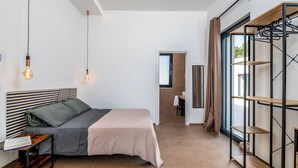 3 室のベッドルーム、アイロン / アイロン台、WiFi (無料)、ベッドシーツ
