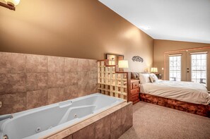 5 bedrooms, iron/ironing board, free WiFi, bed sheets - Fresh Tracks Retreat Ski In Out Mtn View Hot Tub (Big White)