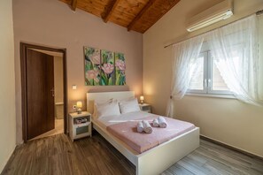 3 habitaciones, tabla de planchar con plancha y cuna de viaje