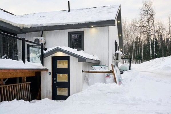 Exterior - Attic accommodation 2 0 : Chalet (Notre-Dame-des-Monts)
