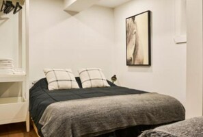 1 dormitorio, tabla de planchar con plancha, wifi