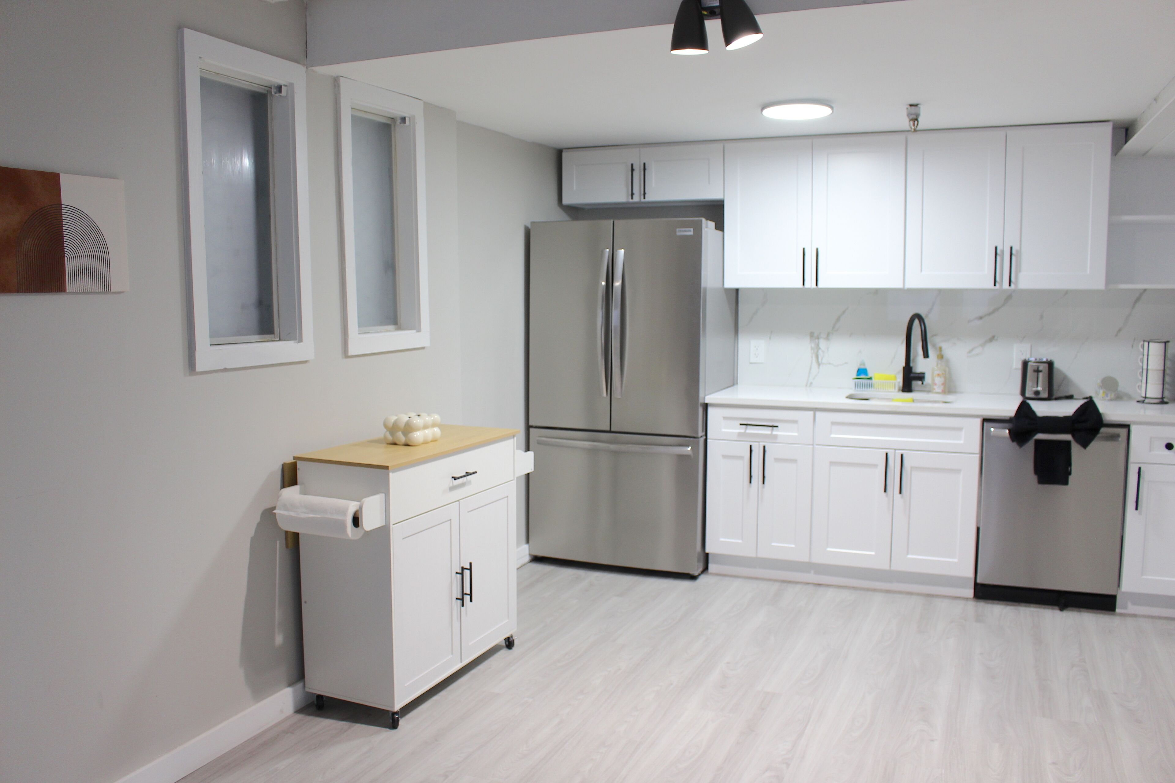 Mikrobølgeovn, ovn, kokeplater og oppvaskmaskin