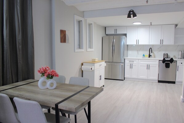 Microwave, oven, stovetop, dishwasher - Mid-century Cozy Retreat W/D (Albany)