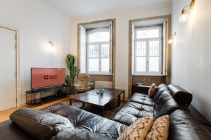 TV - GuestReady - Mezzanine comfort in Porto (Porto)