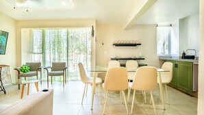Chalet Luxe, vue jardin | Salle à manger