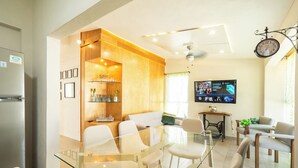 Chalet Luxe, vue jardin | Salle à manger