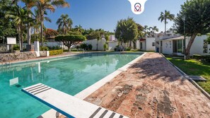2 bedrooms, iron/ironing board, free WiFi - Family House in Jiutepec with Pool & BBQ (Jiutepec)