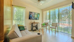 Chalet Luxe, vue jardin | Coin séjour