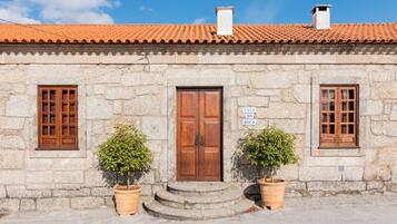 Family Apartment, 3 Bedrooms, Pool View | 1 bedroom, free WiFi