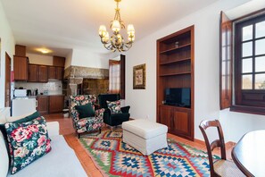 Family Apartment, Pool View | Living area | TV - Casa do Bóco (Oliveira do Hospital)