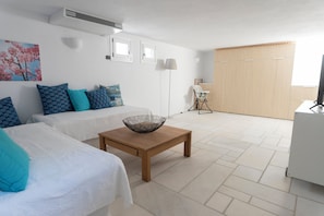 4 bedrooms, in-room safe, desk, iron/ironing board - Villa Orasea Paros, 160sq.m | Private infinity pool & Panoramic sea view (Paros)