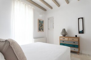 4 bedrooms, in-room safe, desk, iron/ironing board - Villa Orasea Paros, 160sq.m | Private infinity pool & Panoramic sea view (Paros)