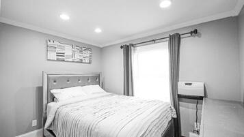 1 bedroom, desk, iron/ironing board, free WiFi