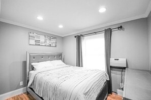 Schreibtisch, Bügeleisen/Bügelbrett, kostenloses WLAN, Bettwäsche