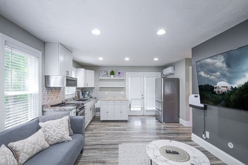 Lake Life Meets City Vibes