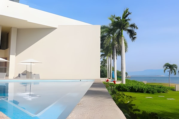 Pool - 1BR Oceanfront · Balcony + 2 Ocean View Pools (Cruz de Huanacaxtle)